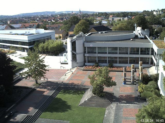 Foto der Webcam: Verwaltungsgebäude, Innenhof mit Audimax, Hörsaal-Gebäude 1