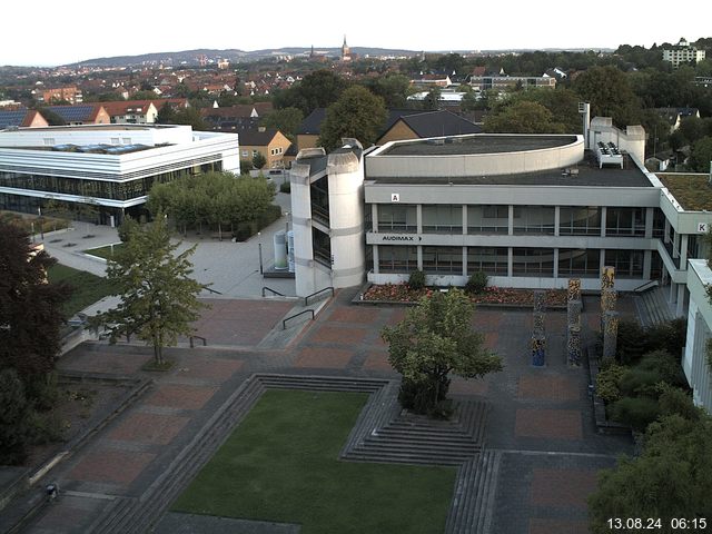 Foto der Webcam: Verwaltungsgebäude, Innenhof mit Audimax, Hörsaal-Gebäude 1