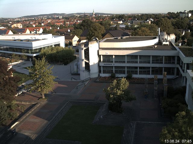 Foto der Webcam: Verwaltungsgebäude, Innenhof mit Audimax, Hörsaal-Gebäude 1