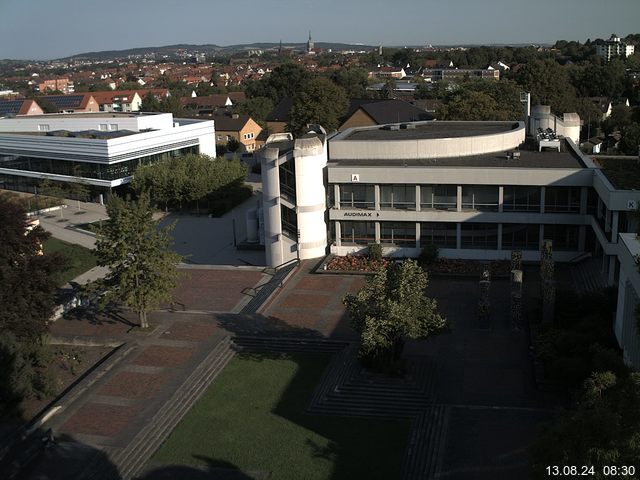 Foto der Webcam: Verwaltungsgebäude, Innenhof mit Audimax, Hörsaal-Gebäude 1