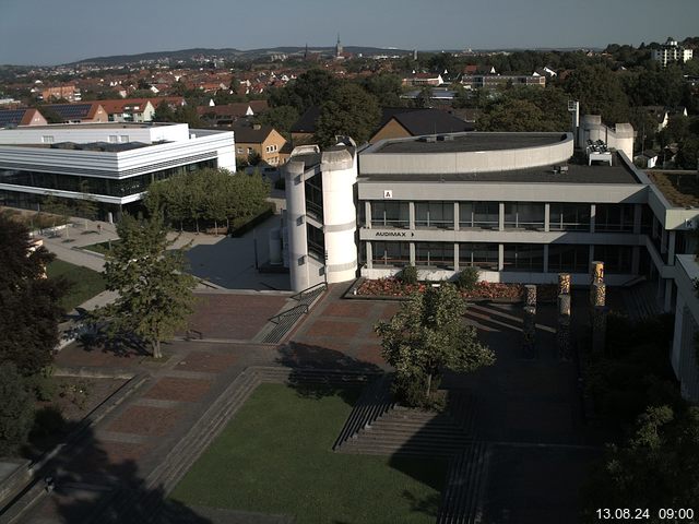 Foto der Webcam: Verwaltungsgebäude, Innenhof mit Audimax, Hörsaal-Gebäude 1