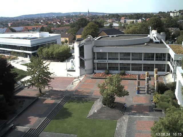 Foto der Webcam: Verwaltungsgebäude, Innenhof mit Audimax, Hörsaal-Gebäude 1