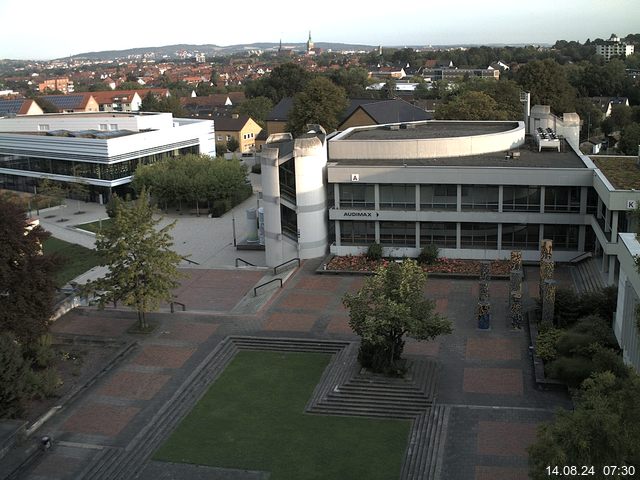 Foto der Webcam: Verwaltungsgebäude, Innenhof mit Audimax, Hörsaal-Gebäude 1