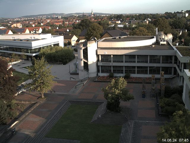 Foto der Webcam: Verwaltungsgebäude, Innenhof mit Audimax, Hörsaal-Gebäude 1