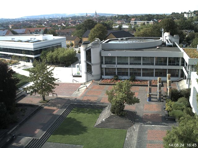 Foto der Webcam: Verwaltungsgebäude, Innenhof mit Audimax, Hörsaal-Gebäude 1