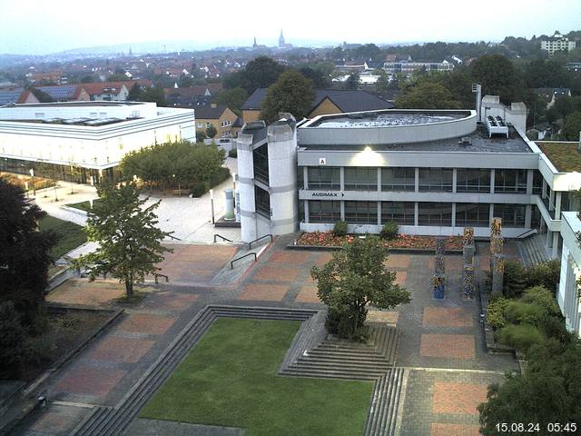 Foto der Webcam: Verwaltungsgebäude, Innenhof mit Audimax, Hörsaal-Gebäude 1