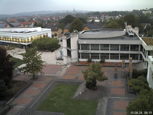 Foto der Webcam: Verwaltungsgebäude, Innenhof mit Audimax, Hörsaal-Gebäude 1