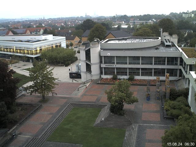 Foto der Webcam: Verwaltungsgebäude, Innenhof mit Audimax, Hörsaal-Gebäude 1