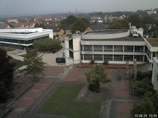 Foto der Webcam: Verwaltungsgebäude, Innenhof mit Audimax, Hörsaal-Gebäude 1