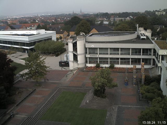 Foto der Webcam: Verwaltungsgebäude, Innenhof mit Audimax, Hörsaal-Gebäude 1