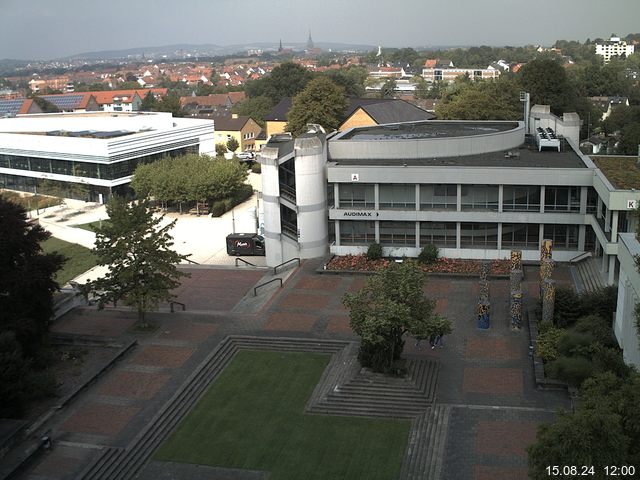 Foto der Webcam: Verwaltungsgebäude, Innenhof mit Audimax, Hörsaal-Gebäude 1