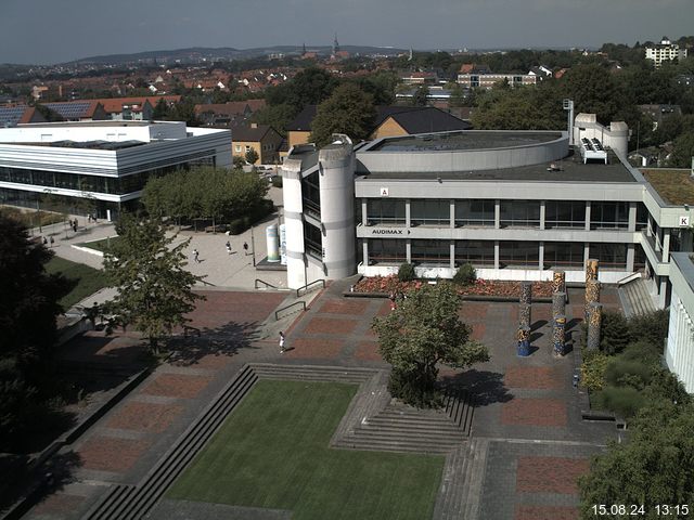 Foto der Webcam: Verwaltungsgebäude, Innenhof mit Audimax, Hörsaal-Gebäude 1