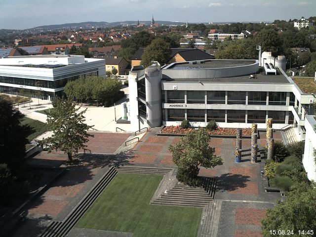 Foto der Webcam: Verwaltungsgebäude, Innenhof mit Audimax, Hörsaal-Gebäude 1