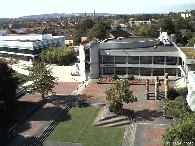 Foto der Webcam: Verwaltungsgebäude, Innenhof mit Audimax, Hörsaal-Gebäude 1