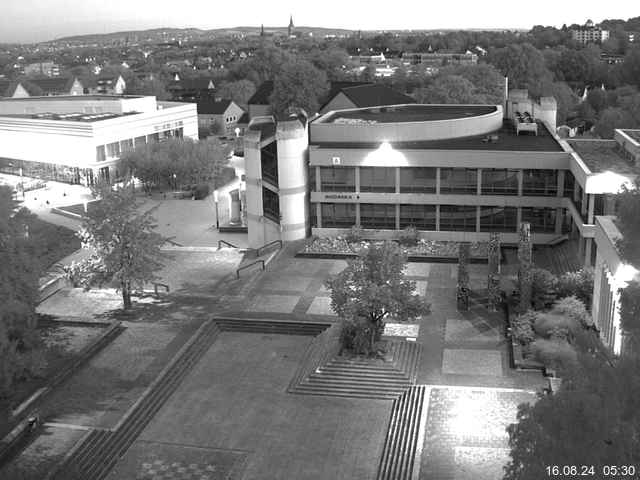 Foto der Webcam: Verwaltungsgebäude, Innenhof mit Audimax, Hörsaal-Gebäude 1