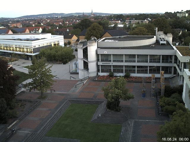 Foto der Webcam: Verwaltungsgebäude, Innenhof mit Audimax, Hörsaal-Gebäude 1