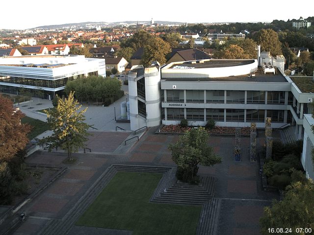 Foto der Webcam: Verwaltungsgebäude, Innenhof mit Audimax, Hörsaal-Gebäude 1