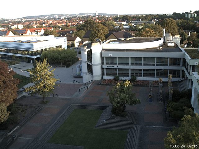 Foto der Webcam: Verwaltungsgebäude, Innenhof mit Audimax, Hörsaal-Gebäude 1