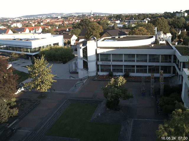 Foto der Webcam: Verwaltungsgebäude, Innenhof mit Audimax, Hörsaal-Gebäude 1