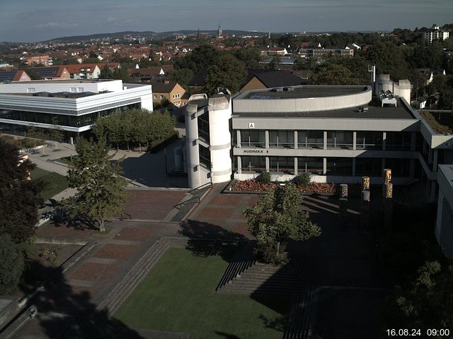 Foto der Webcam: Verwaltungsgebäude, Innenhof mit Audimax, Hörsaal-Gebäude 1