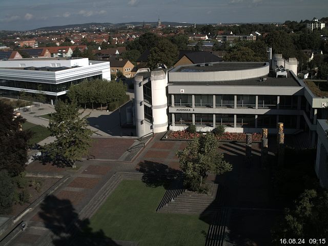 Foto der Webcam: Verwaltungsgebäude, Innenhof mit Audimax, Hörsaal-Gebäude 1