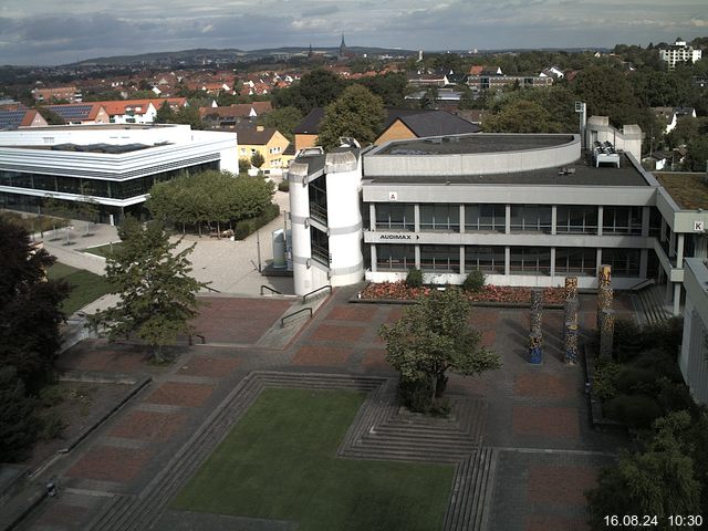 Foto der Webcam: Verwaltungsgebäude, Innenhof mit Audimax, Hörsaal-Gebäude 1