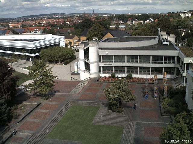 Foto der Webcam: Verwaltungsgebäude, Innenhof mit Audimax, Hörsaal-Gebäude 1