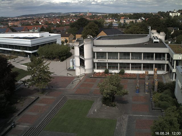 Foto der Webcam: Verwaltungsgebäude, Innenhof mit Audimax, Hörsaal-Gebäude 1