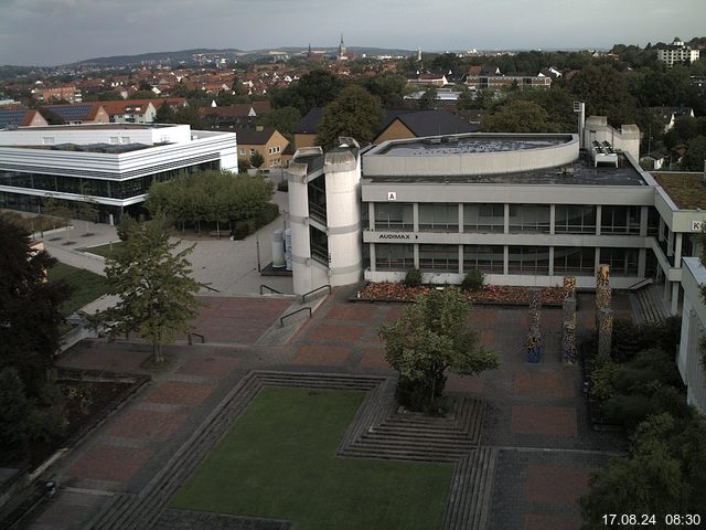 Foto der Webcam: Verwaltungsgebäude, Innenhof mit Audimax, Hörsaal-Gebäude 1