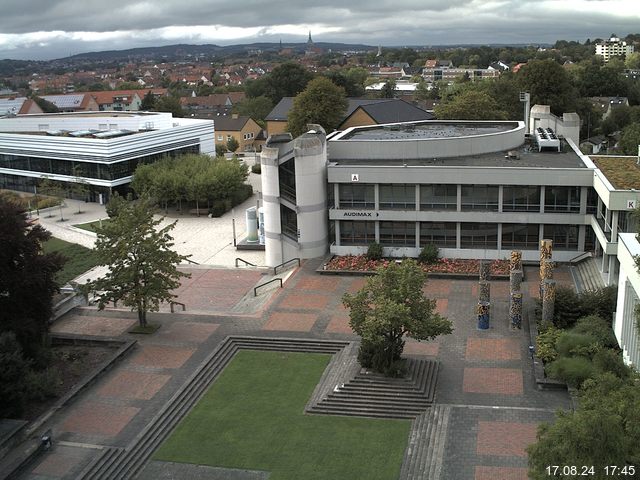 Foto der Webcam: Verwaltungsgebäude, Innenhof mit Audimax, Hörsaal-Gebäude 1