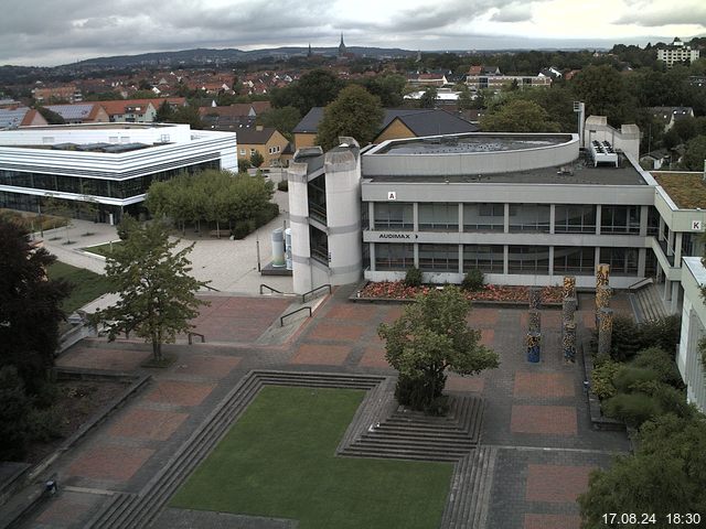 Foto der Webcam: Verwaltungsgebäude, Innenhof mit Audimax, Hörsaal-Gebäude 1