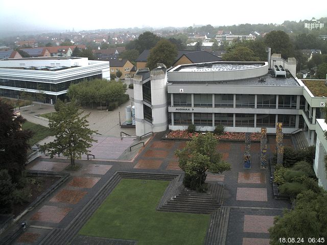 Foto der Webcam: Verwaltungsgebäude, Innenhof mit Audimax, Hörsaal-Gebäude 1