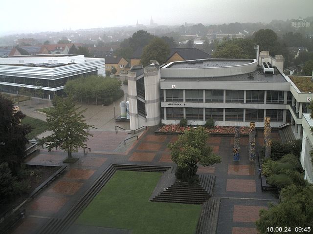 Foto der Webcam: Verwaltungsgebäude, Innenhof mit Audimax, Hörsaal-Gebäude 1