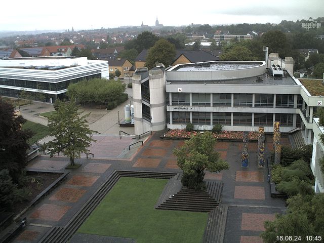 Foto der Webcam: Verwaltungsgebäude, Innenhof mit Audimax, Hörsaal-Gebäude 1