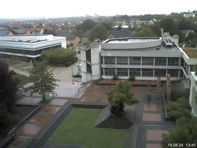 Foto der Webcam: Verwaltungsgebäude, Innenhof mit Audimax, Hörsaal-Gebäude 1