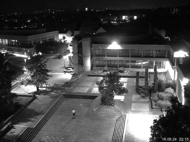 Foto der Webcam: Verwaltungsgebäude, Innenhof mit Audimax, Hörsaal-Gebäude 1