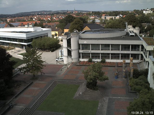 Foto der Webcam: Verwaltungsgebäude, Innenhof mit Audimax, Hörsaal-Gebäude 1