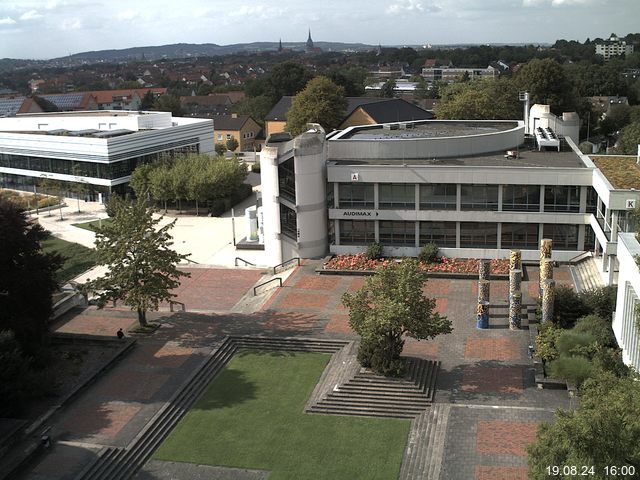 Foto der Webcam: Verwaltungsgebäude, Innenhof mit Audimax, Hörsaal-Gebäude 1