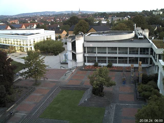 Foto der Webcam: Verwaltungsgebäude, Innenhof mit Audimax, Hörsaal-Gebäude 1