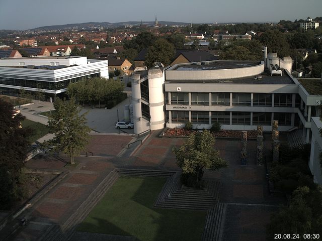 Foto der Webcam: Verwaltungsgebäude, Innenhof mit Audimax, Hörsaal-Gebäude 1