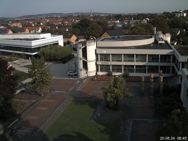 Foto der Webcam: Verwaltungsgebäude, Innenhof mit Audimax, Hörsaal-Gebäude 1