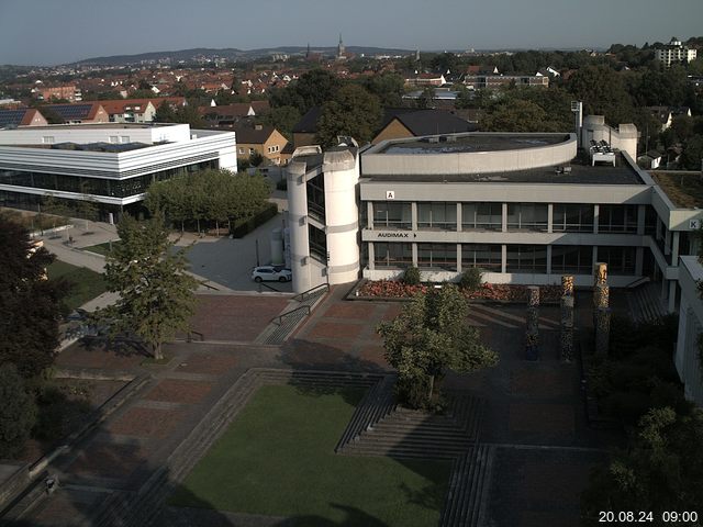 Foto der Webcam: Verwaltungsgebäude, Innenhof mit Audimax, Hörsaal-Gebäude 1