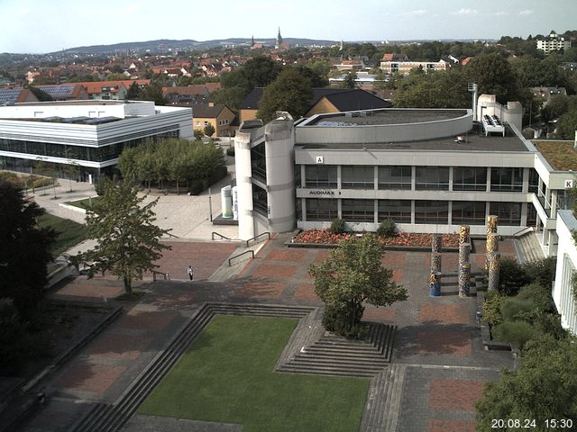 Foto der Webcam: Verwaltungsgebäude, Innenhof mit Audimax, Hörsaal-Gebäude 1