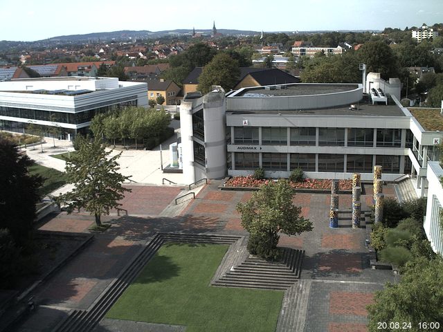 Foto der Webcam: Verwaltungsgebäude, Innenhof mit Audimax, Hörsaal-Gebäude 1