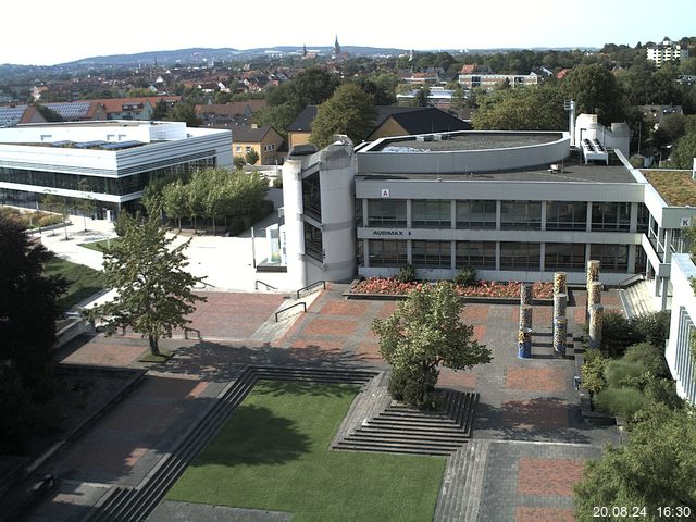 Foto der Webcam: Verwaltungsgebäude, Innenhof mit Audimax, Hörsaal-Gebäude 1