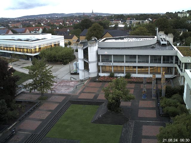 Foto der Webcam: Verwaltungsgebäude, Innenhof mit Audimax, Hörsaal-Gebäude 1