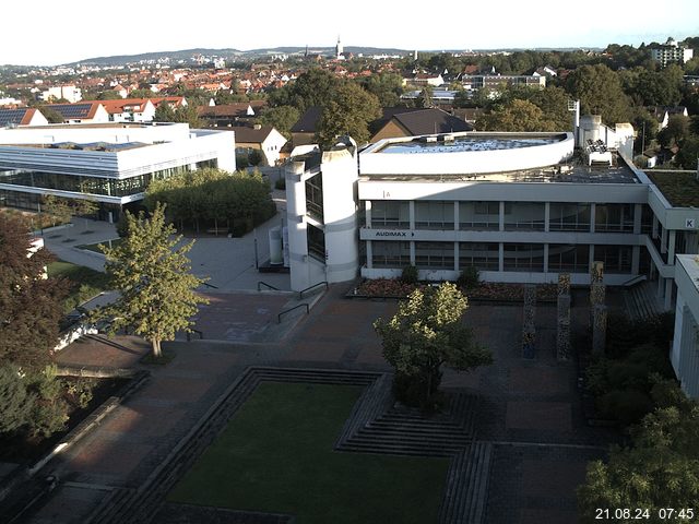 Foto der Webcam: Verwaltungsgebäude, Innenhof mit Audimax, Hörsaal-Gebäude 1