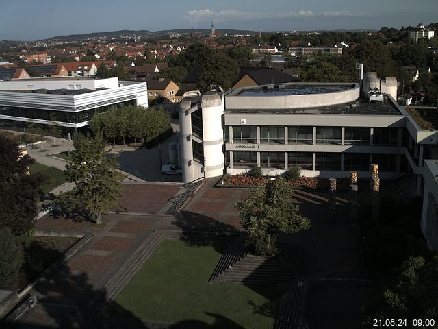 Foto der Webcam: Verwaltungsgebäude, Innenhof mit Audimax, Hörsaal-Gebäude 1