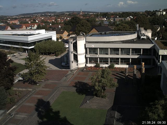 Foto der Webcam: Verwaltungsgebäude, Innenhof mit Audimax, Hörsaal-Gebäude 1