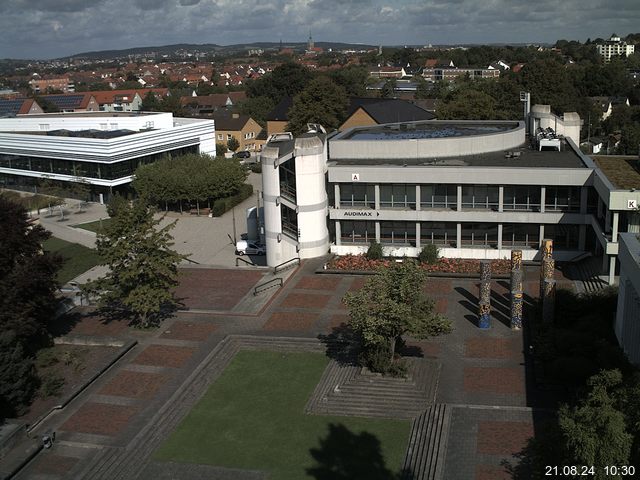 Foto der Webcam: Verwaltungsgebäude, Innenhof mit Audimax, Hörsaal-Gebäude 1